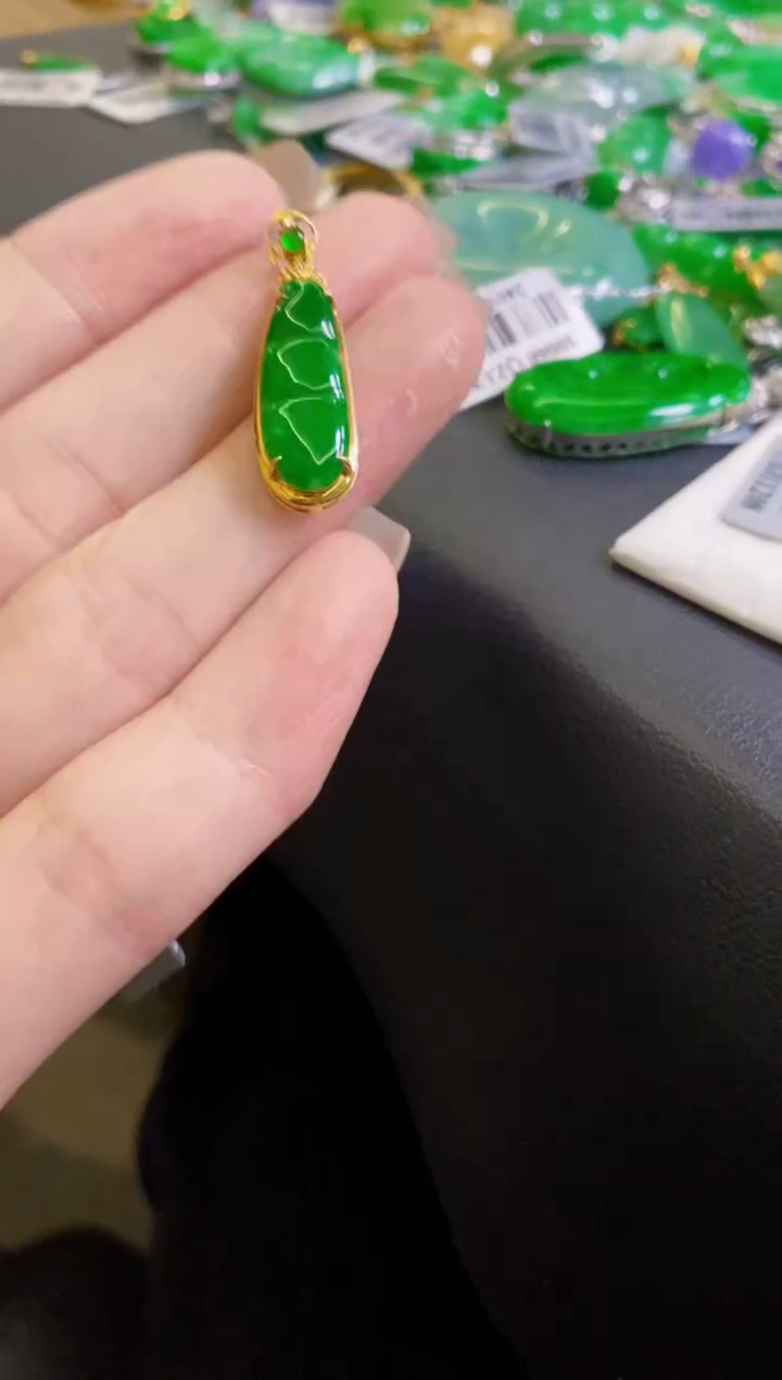 【闪购商品】定制翡翠18K金镶嵌吊坠