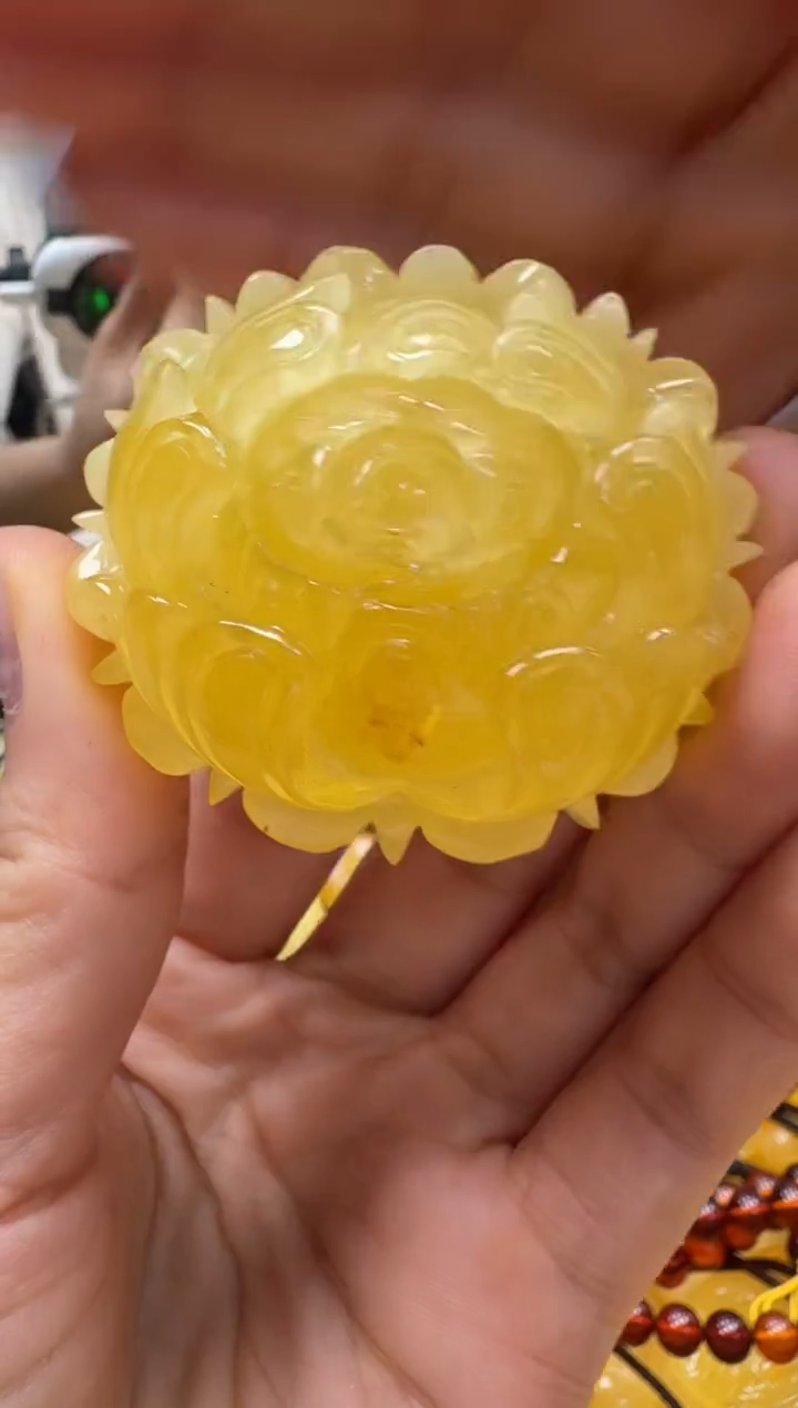 裸石琥珀未镶嵌如图