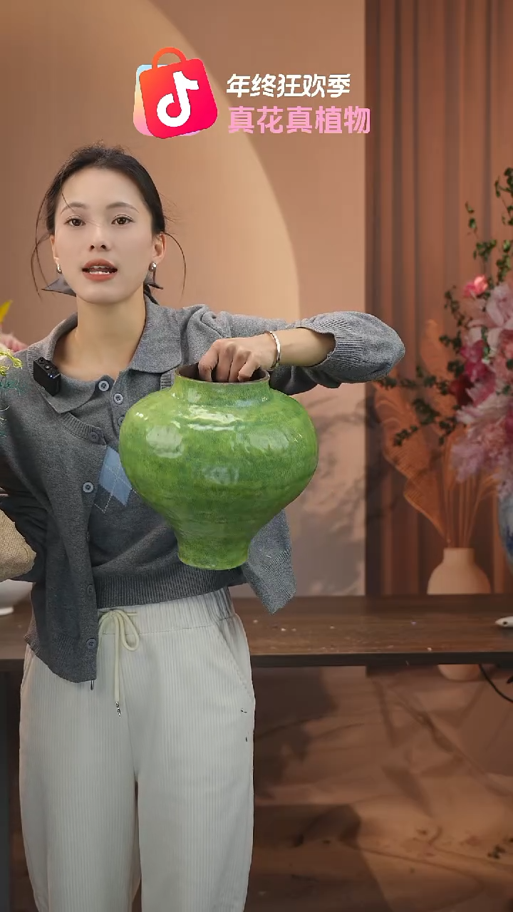 藤：         花瓶一个