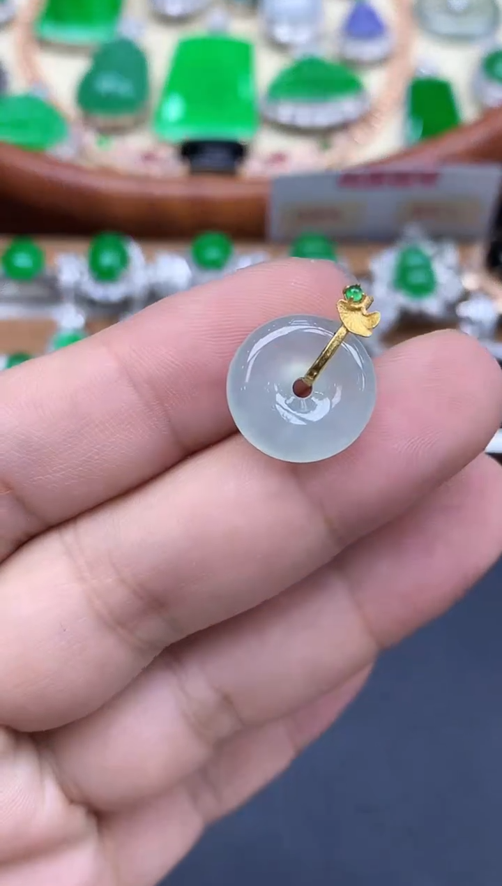 颈饰18K金镶嵌翡翠37-中国好珍宝