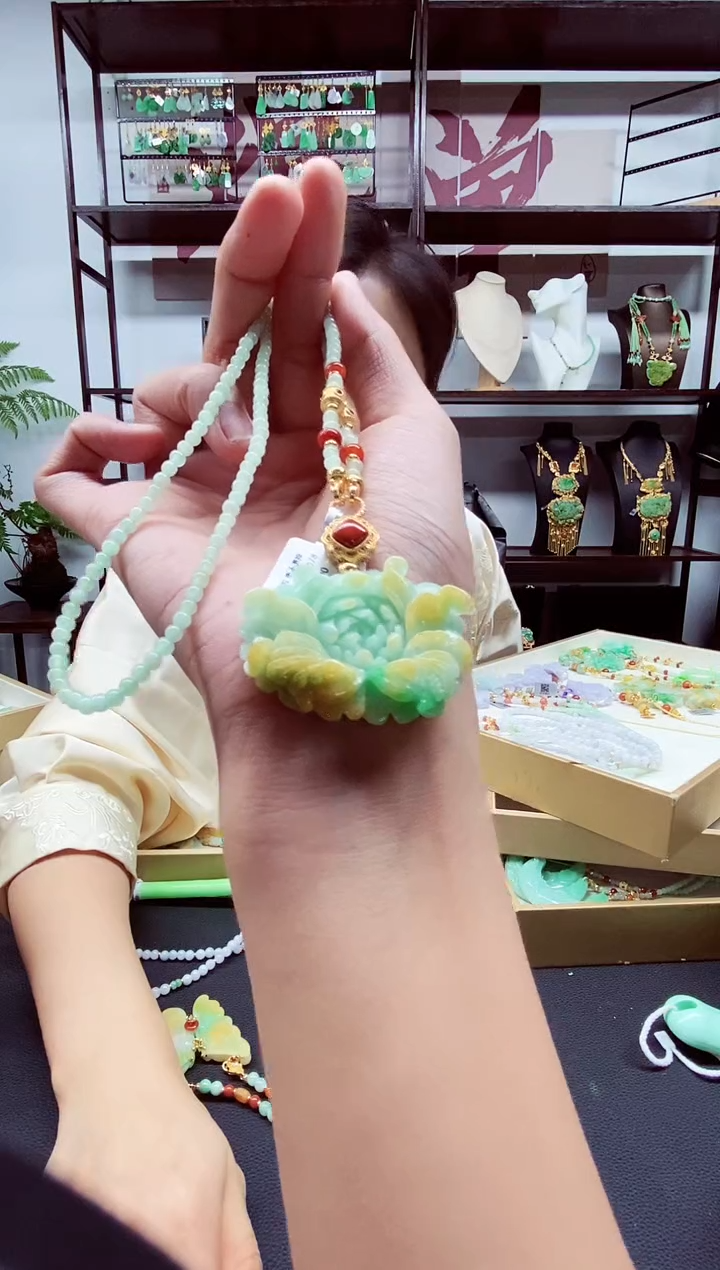 翡翠未镶嵌颈饰翡翠吊坠