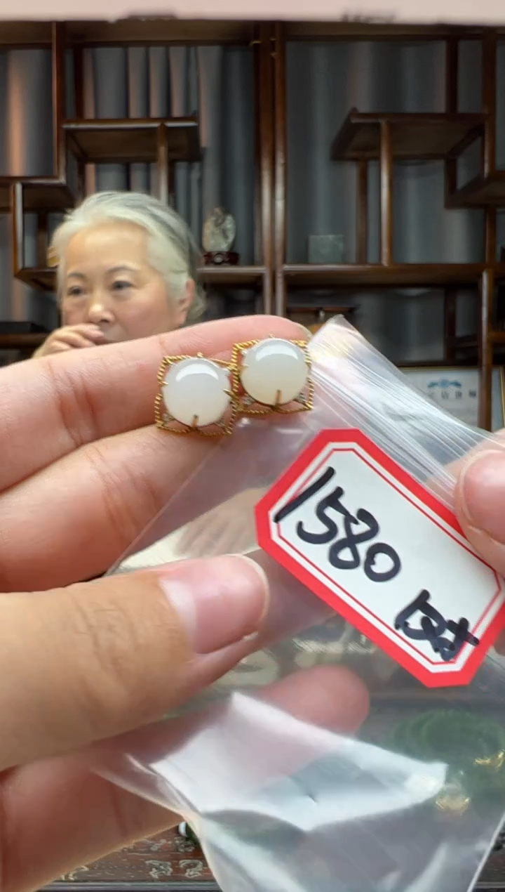 【闪购商品】和田玉颈饰18K金镶嵌耳钉