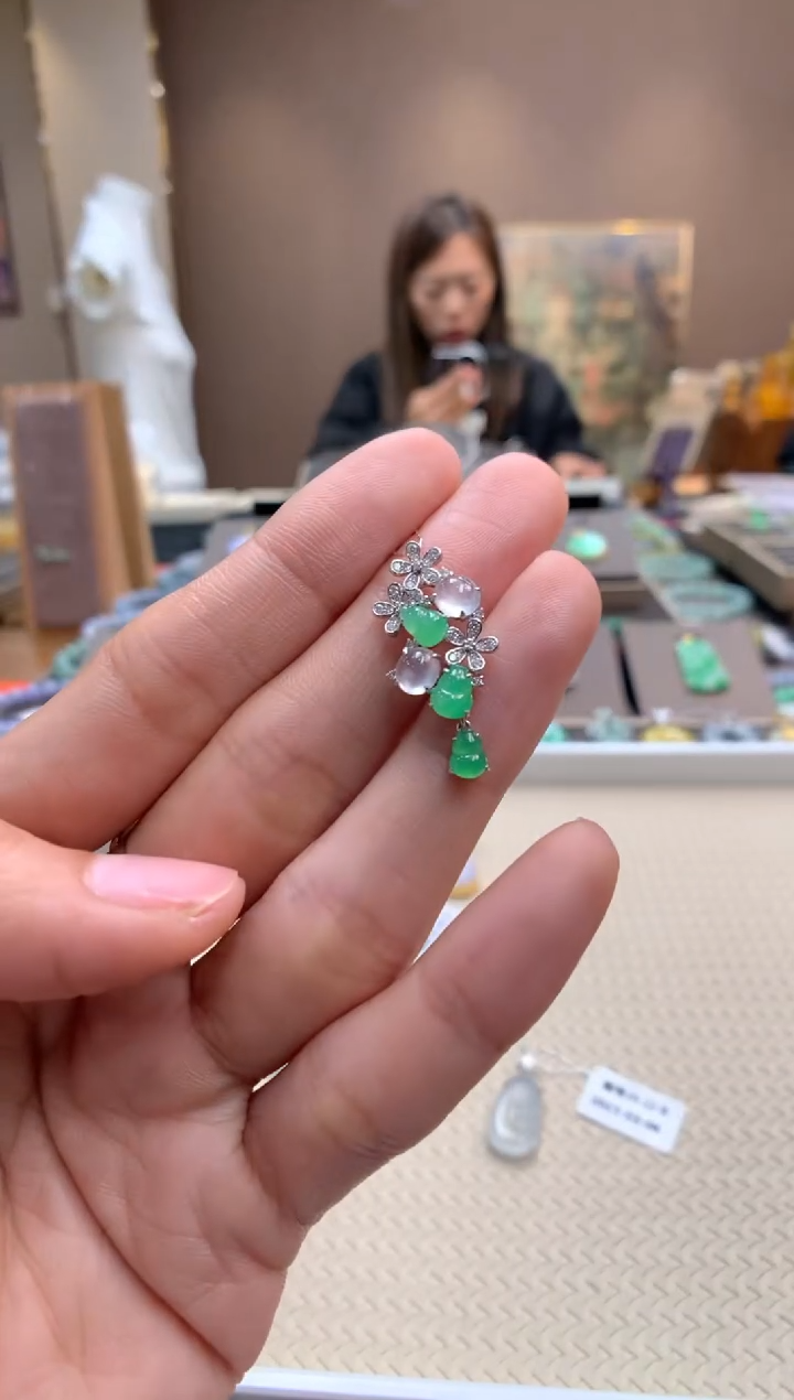 【闪购商品】翡翠颈饰18K金镶嵌蛋面