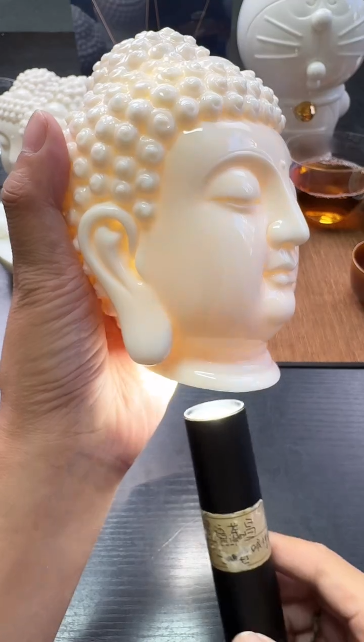 -小*?白瓷佛像------------