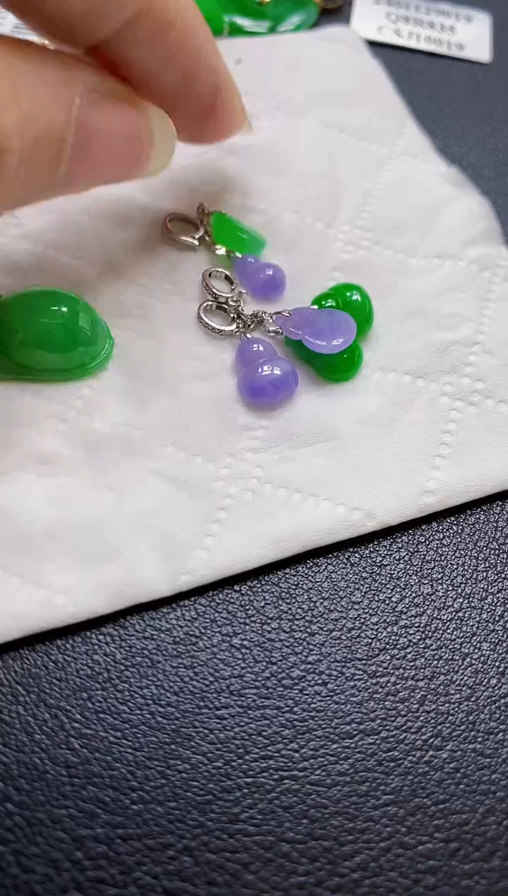 翡翠18K金镶嵌颈饰多样性发货发1