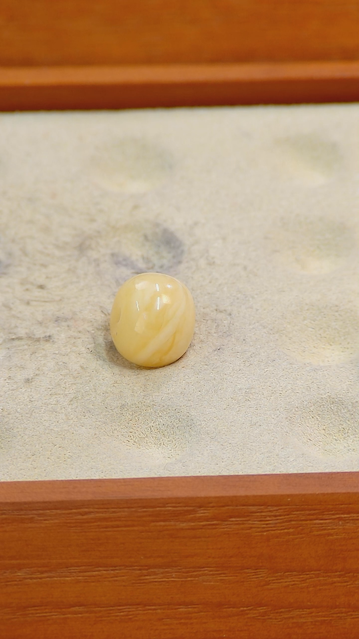 【闪购商品】蜜蜡裸石未镶嵌俄料微瑕0.787克