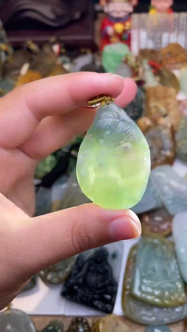 颈饰未镶嵌翡翠1