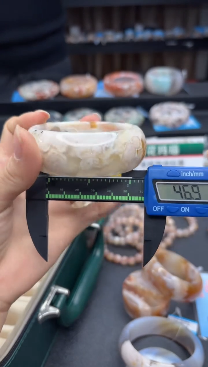 【闪购商品】石英质玉手镯未镶嵌193（58 圈）