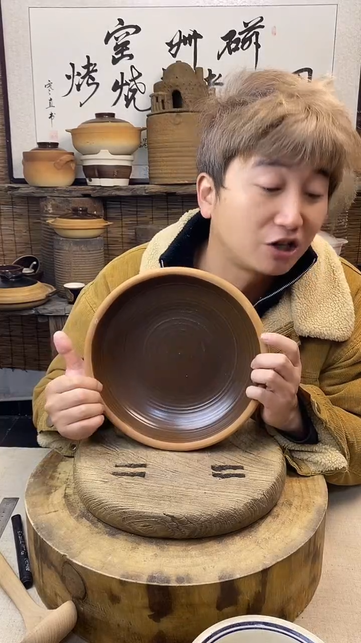 陶土口径26cm复古土菜钵（无盖）