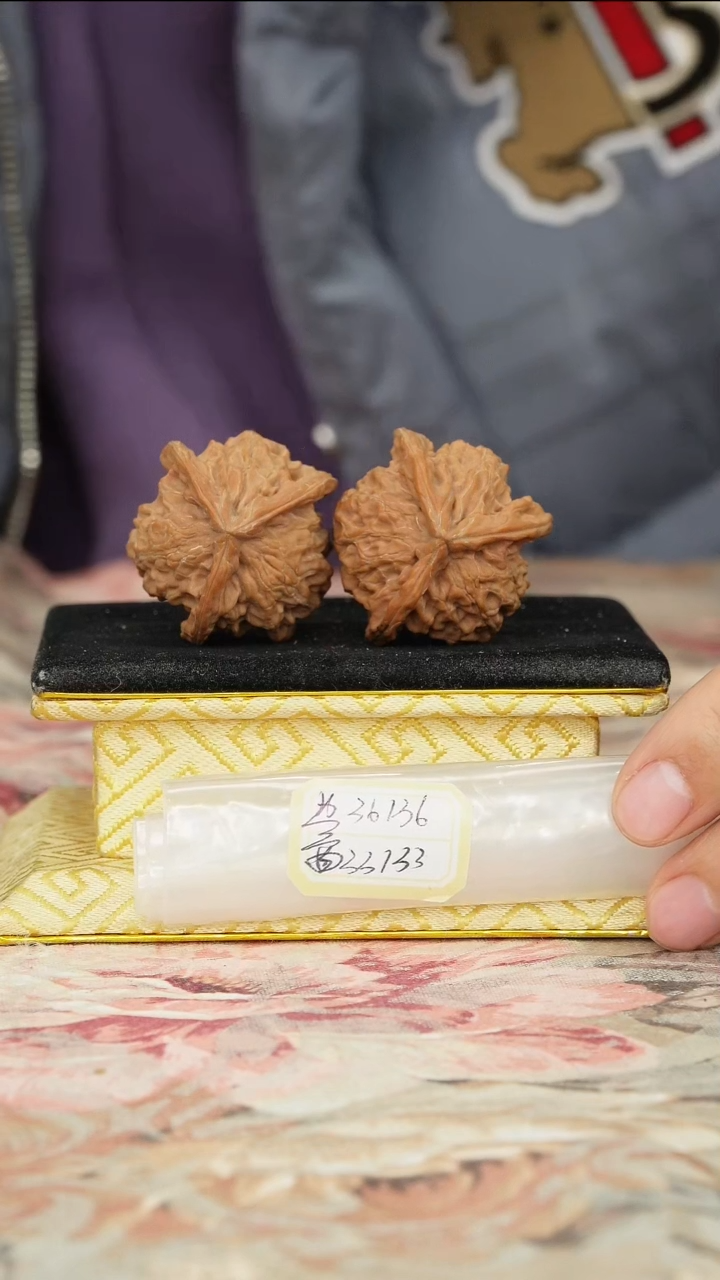 【闪购商品】文玩核桃把件盘山三棱