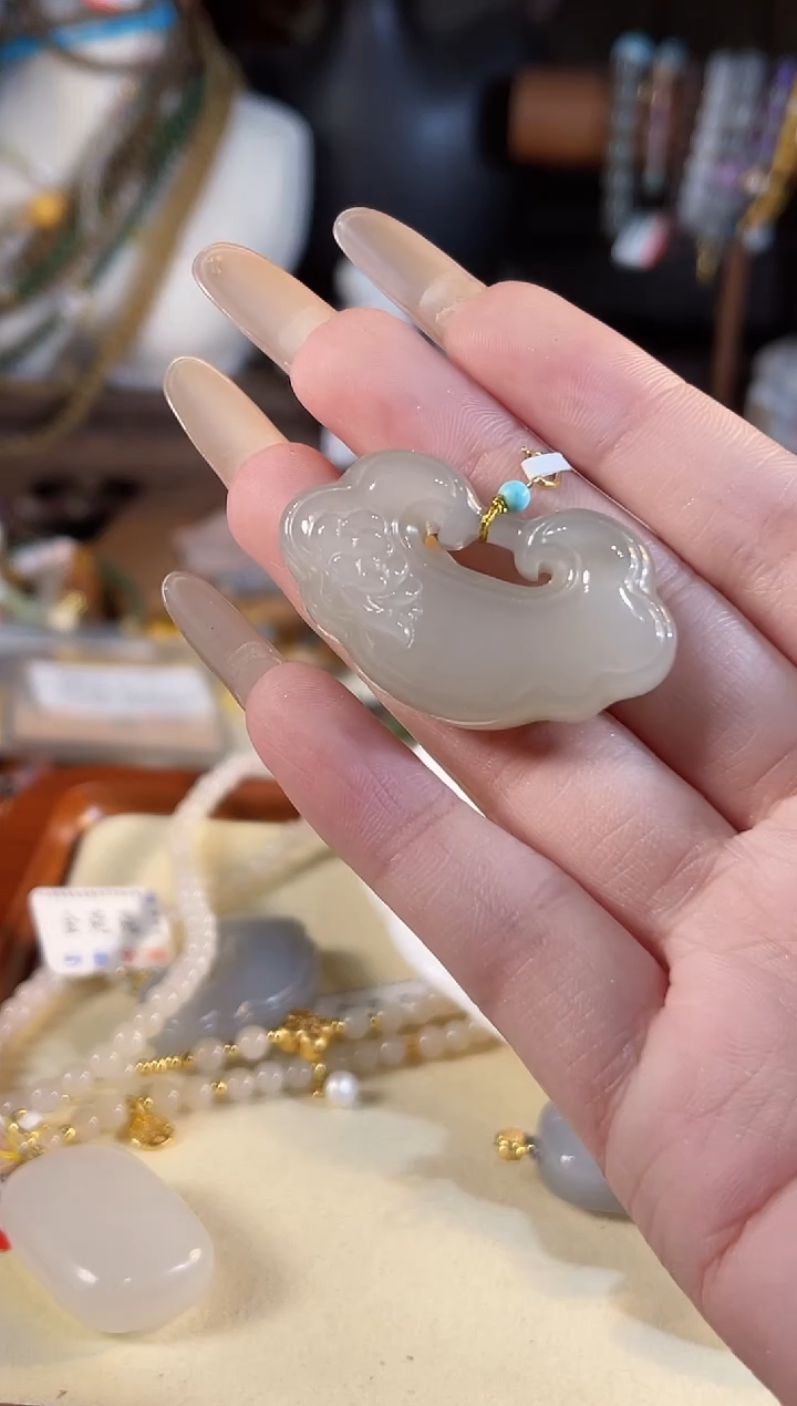 【闪购商品】和田玉吊坠(不含链)18K金镶嵌多样性发货其一