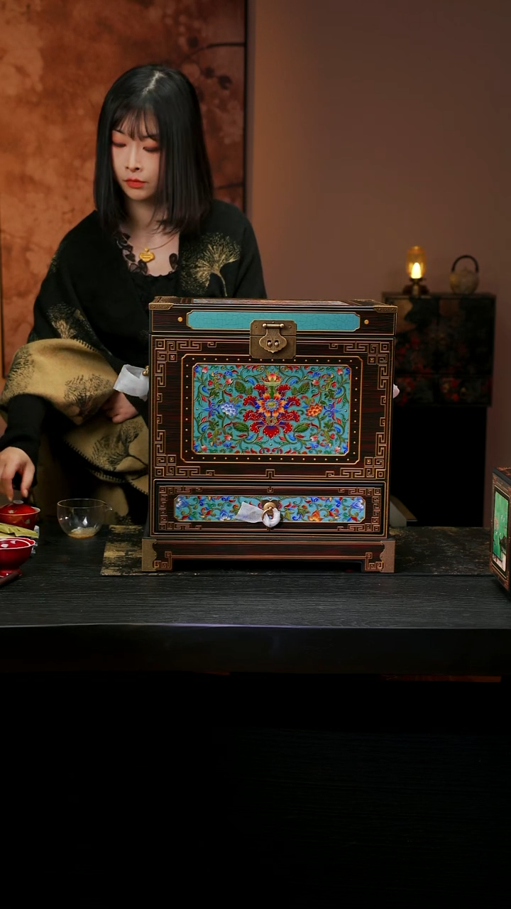 H****N壹藏贰宝冰釉繁华抽屉箱