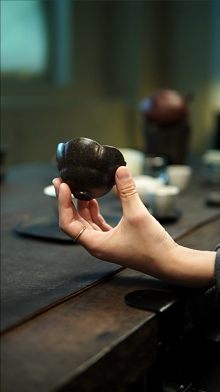 【闪购商品】云龙陶泥黑色花口杯11