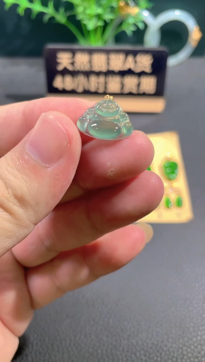 翡翠18K金镶嵌颈饰翡翠