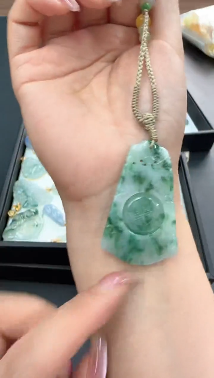 【闪购商品】翡翠颈饰未镶嵌250212149