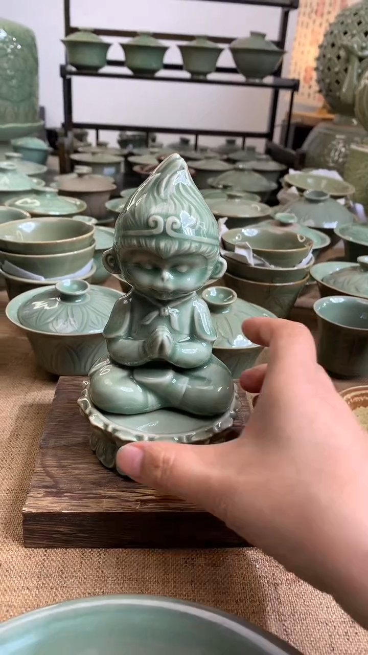 耀州窑青瓷摆件小悟空一组
