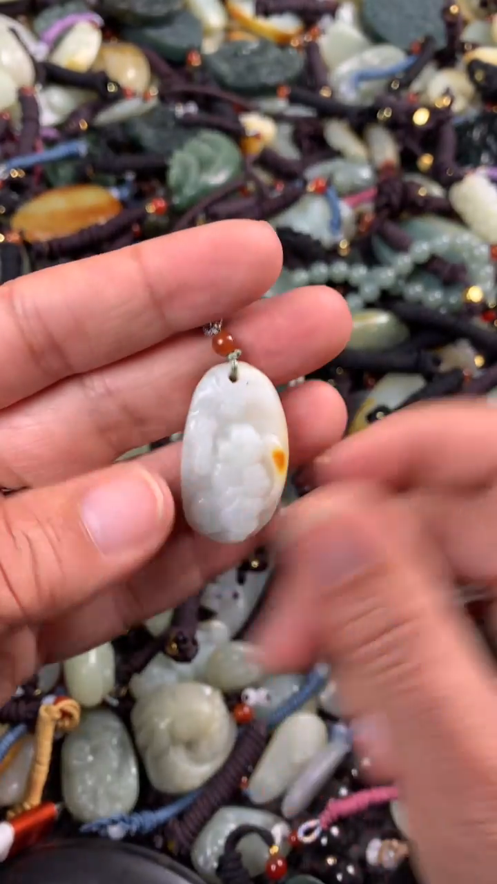 【闪购商品】和田玉颈饰未镶嵌多样性发货没有证书拍一发一有瑕