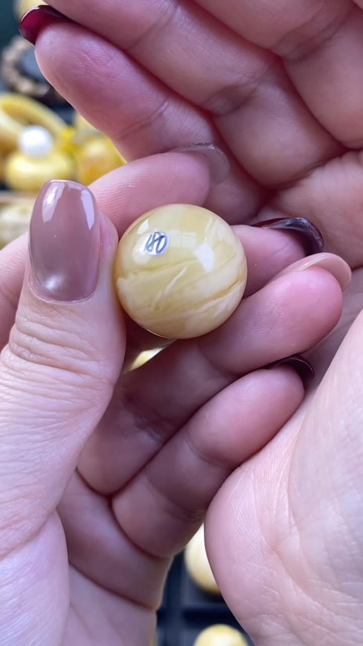 【闪购商品】琥珀裸石未镶嵌月.15