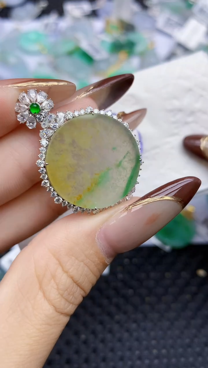 颈饰18K金镶嵌翡翠57   天然翡翠A货  百元以上9米证书费自理