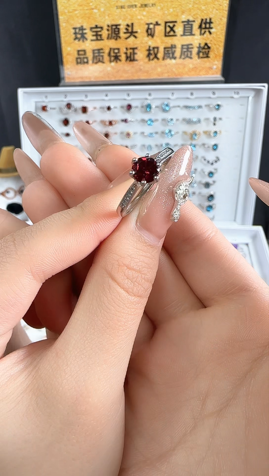 【闪购商品】石榴石戒指银S925镶嵌经典六爪戒指