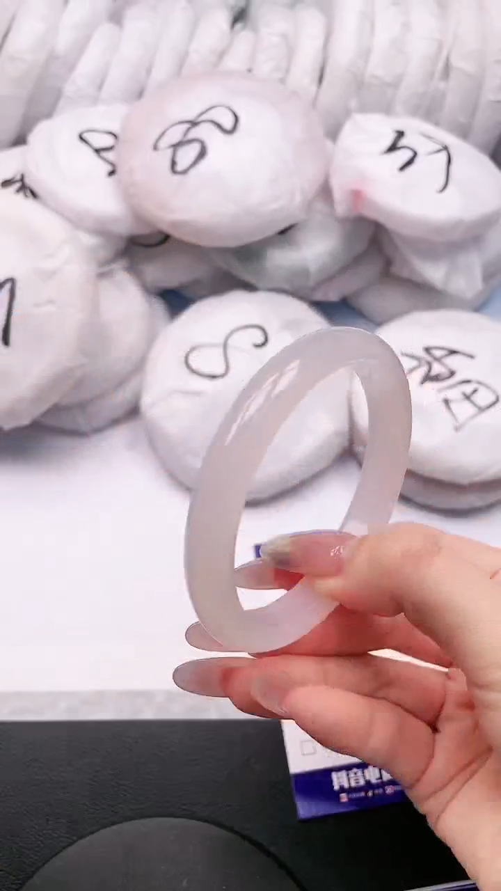 【闪购商品】石英质玉手镯未镶嵌13K126-56