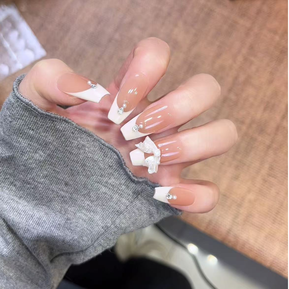 小九儿【白雪公主】高级氛围感显白蝴蝶结珍珠锆石纯手工穿戴甲