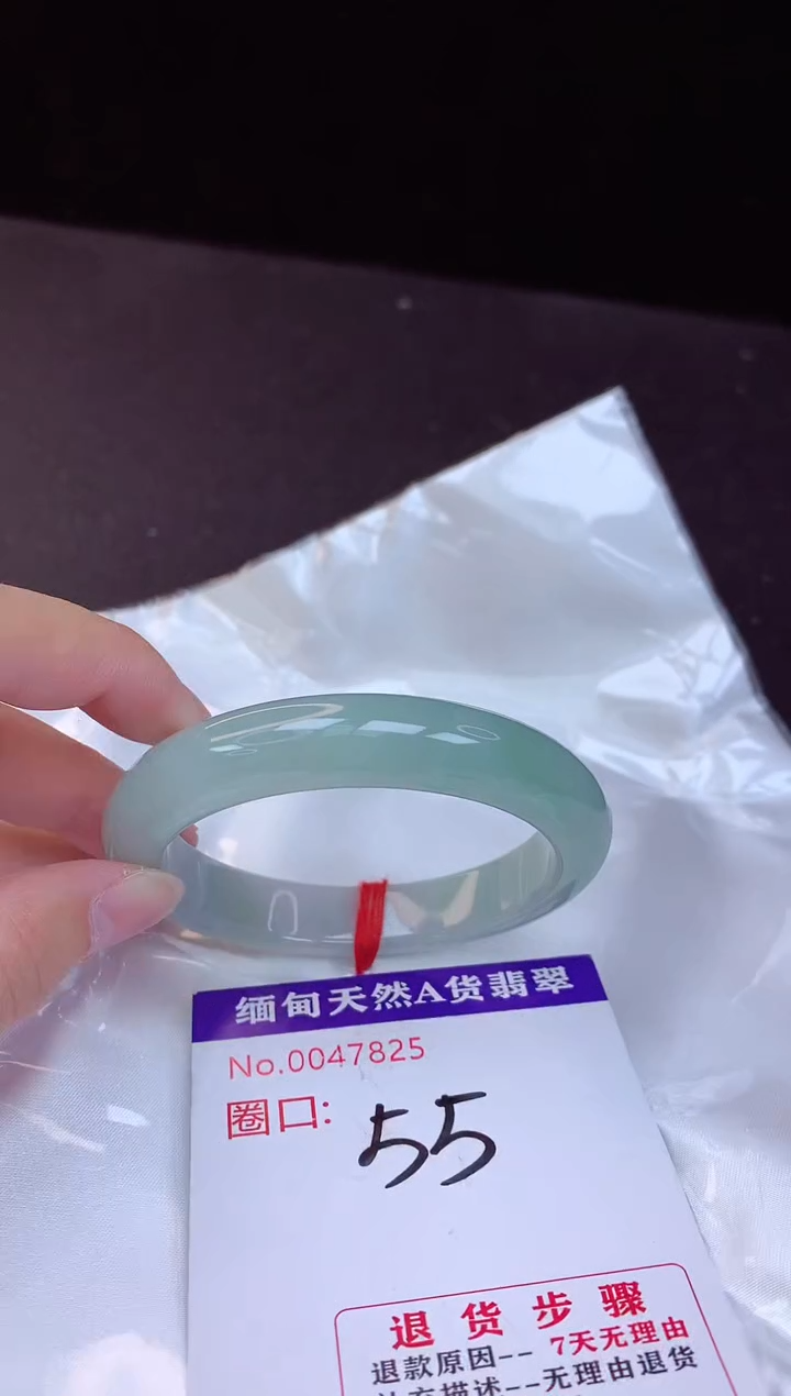 【闪购商品】翡翠手镯未镶嵌55+             