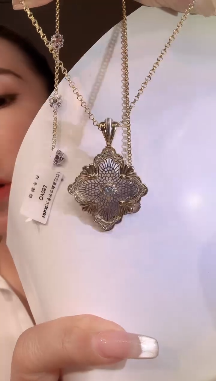 【闪购商品】项链18K金镶嵌钻石网格布布