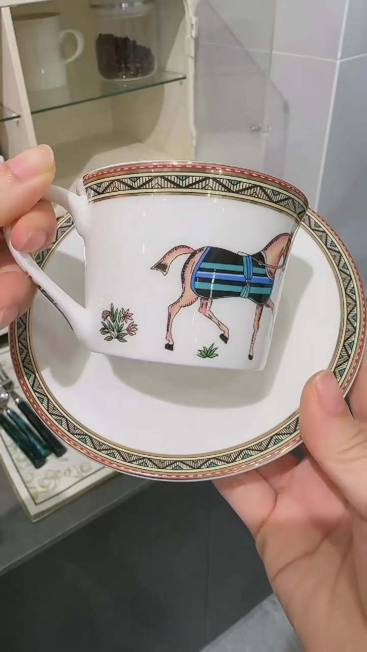 【闪购商品】瓷罗马骨瓷杯碟套组