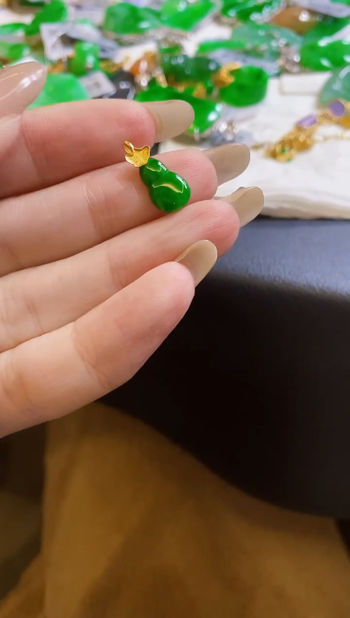 【闪购商品】定制翡翠18K金镶嵌吊坠