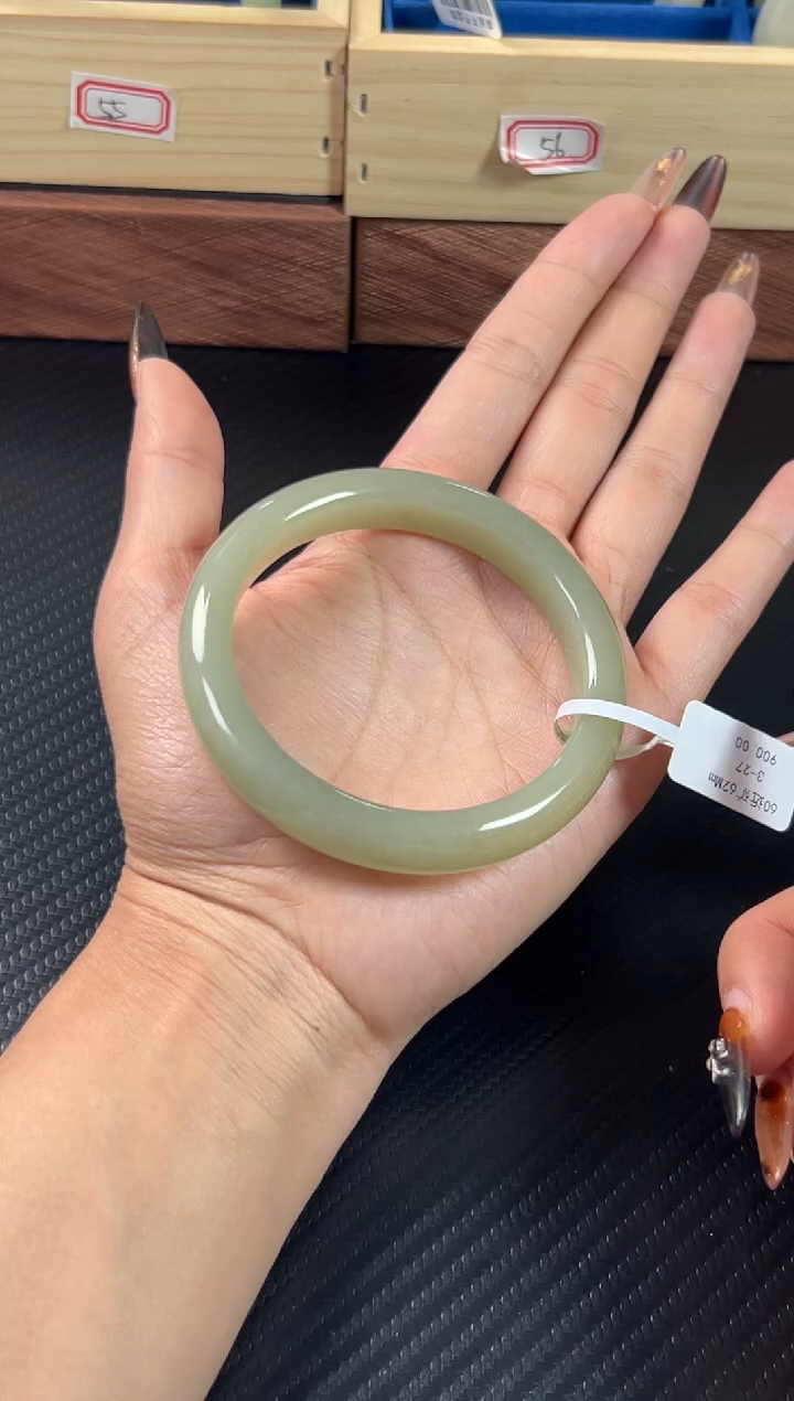 未镶嵌手镯和田玉且末近矿微色差62+mj