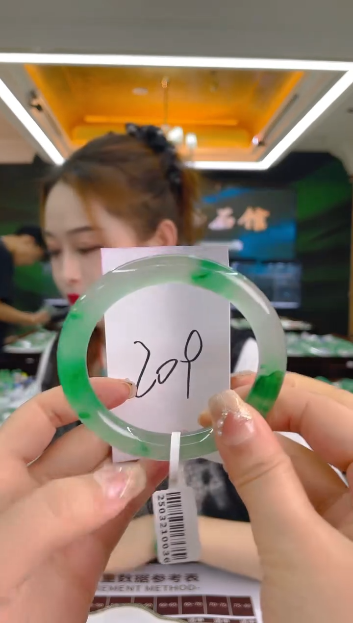 石英质玉手镯未镶嵌天然冰飘花