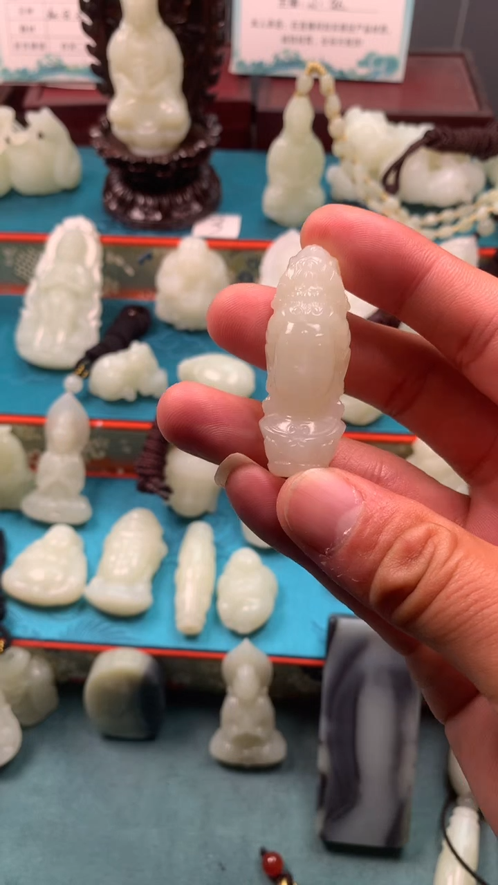 颈饰未镶嵌和田玉 