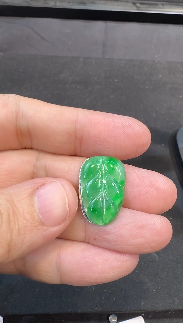 【闪购商品】翡翠吊坠(不含链)未镶嵌叶子吊坠