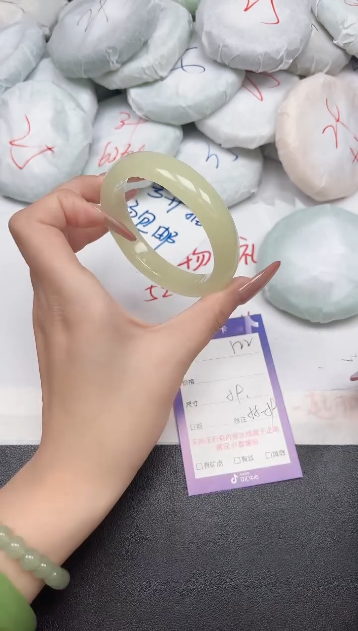 未镶嵌手镯石英质玉122-59