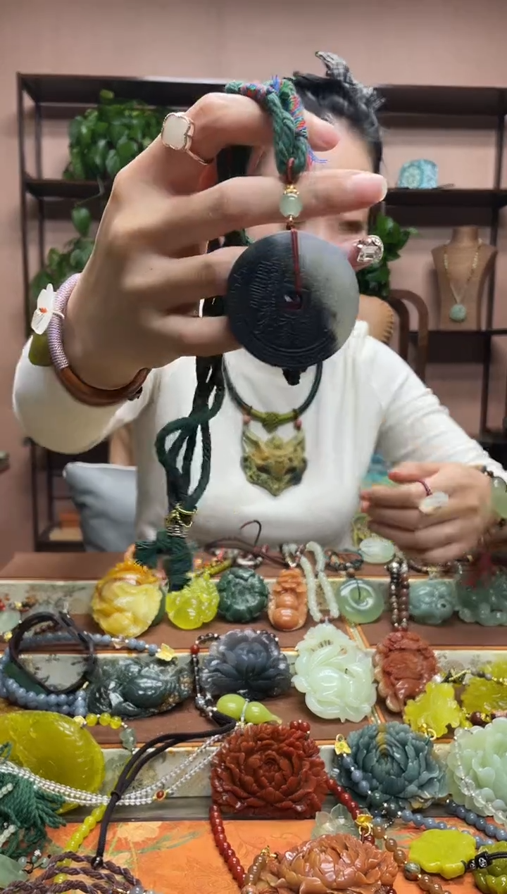 未镶嵌岫玉吊坠·