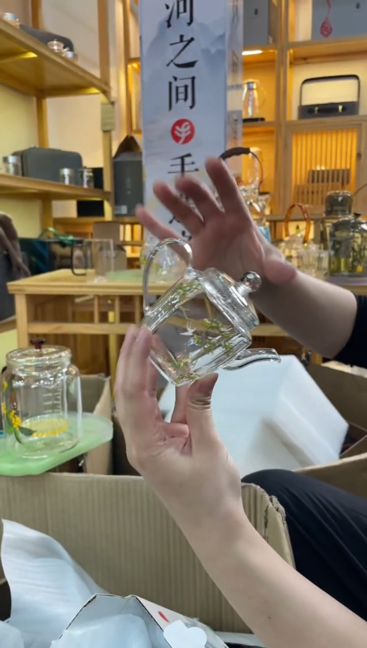 手工艺品玻璃四方小壶梨花