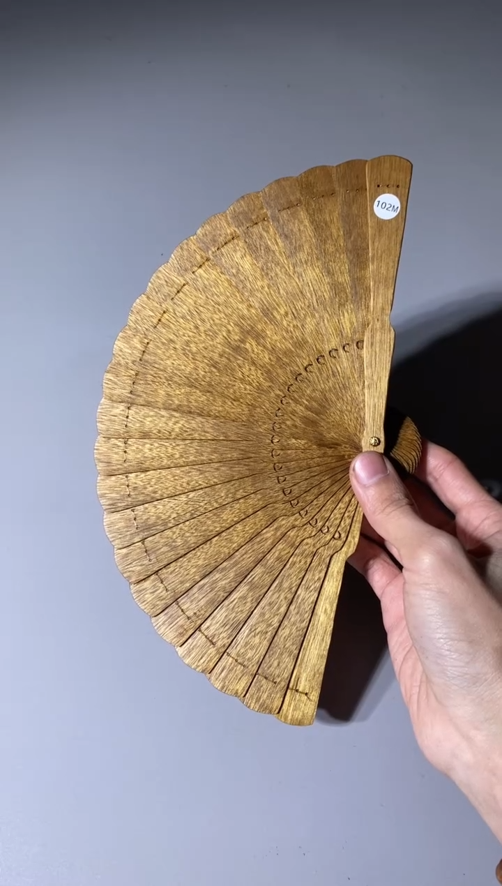 【闪购商品】金丝楠木雕102号15cm金丝楠木小叶桢楠扇子