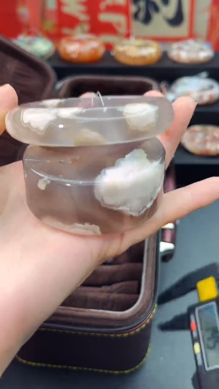 【闪购商品】石英质玉手镯未镶嵌赠送镯心（圈口60