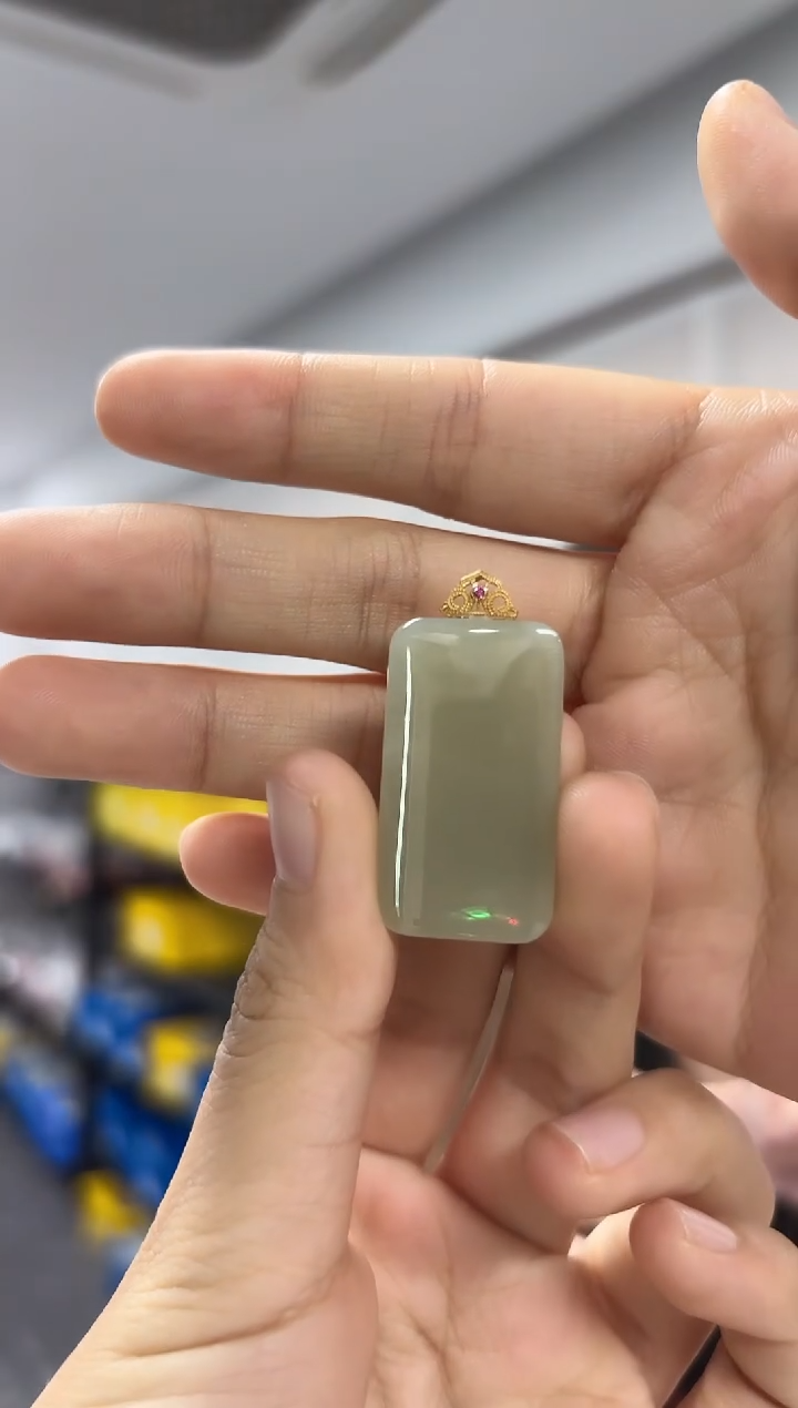 颈饰18K金镶嵌和田玉（多样性发一件）