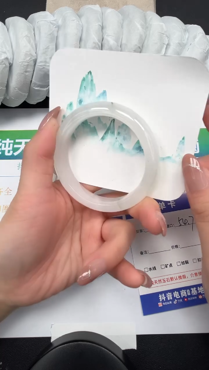 【闪购商品】石英质玉手镯未镶嵌149-54.7