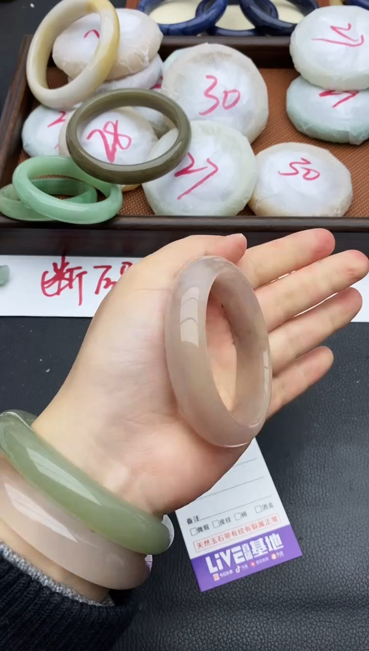 未镶嵌手镯石英质玉177+54.6