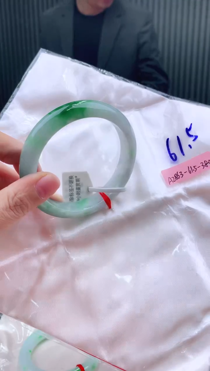 未镶嵌手镯翡翠61+