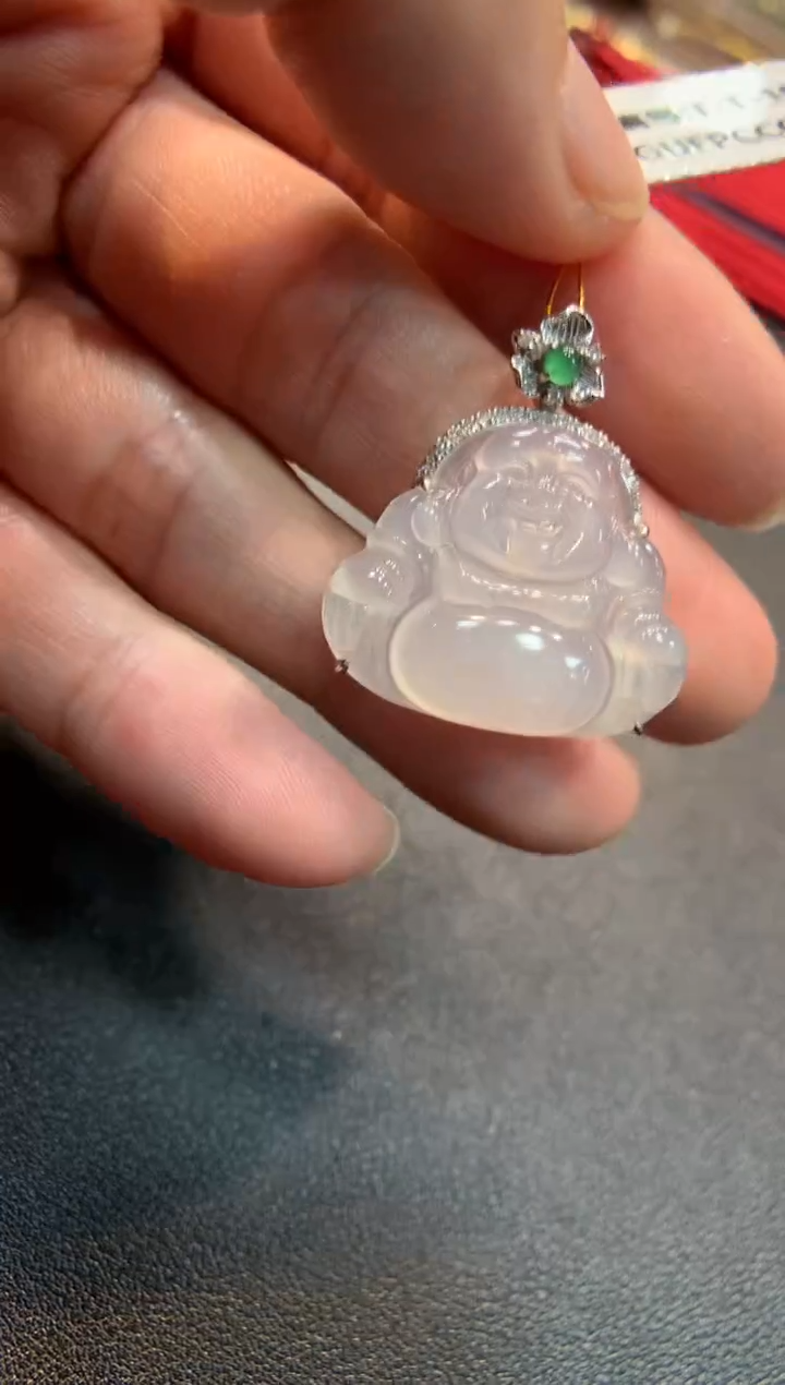 翡翠18K金镶嵌颈饰佛公