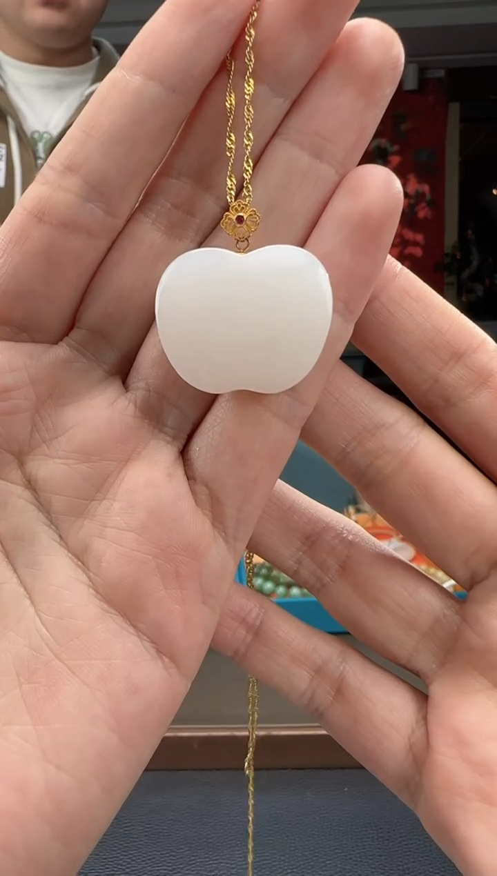 【闪购商品】和田玉颈饰18K金镶嵌白玉苹果