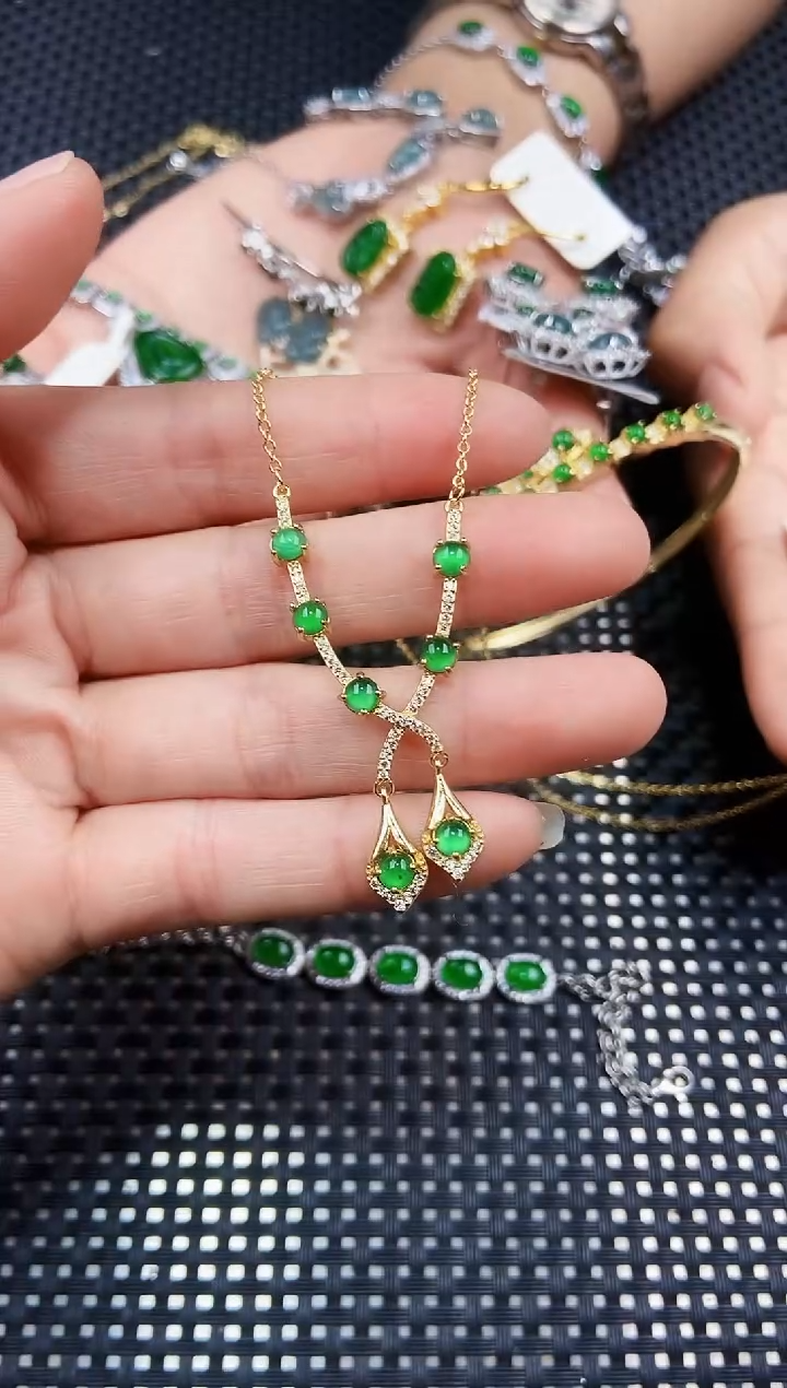 【闪购商品】翡翠颈饰未镶嵌111111111