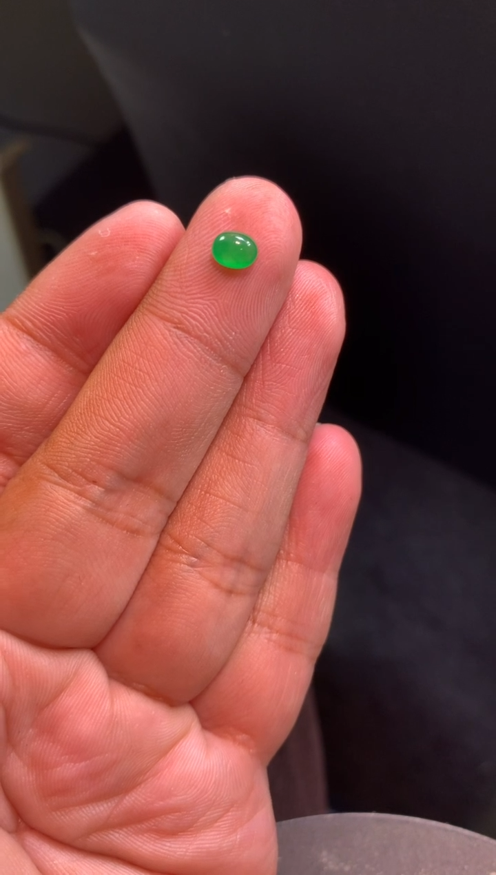 【闪购商品】翡翠颈饰未镶嵌蛋面