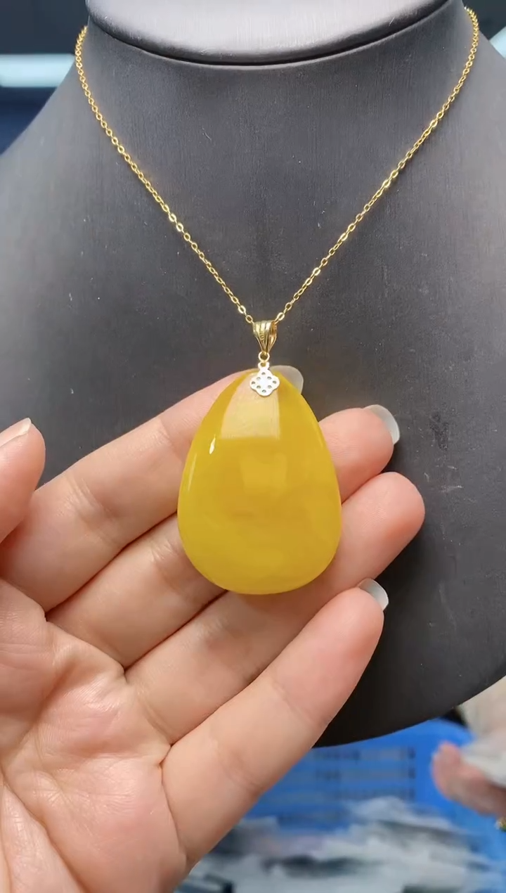 【闪购商品】蜜蜡吊坠(不含链)18K金镶嵌   G06875