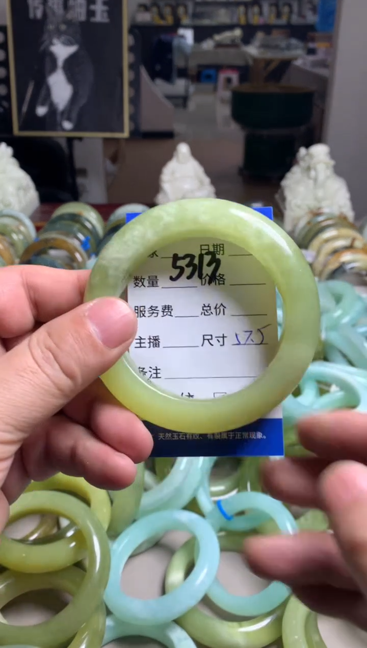 【闪购商品】蛇纹石玉手镯未镶嵌5313