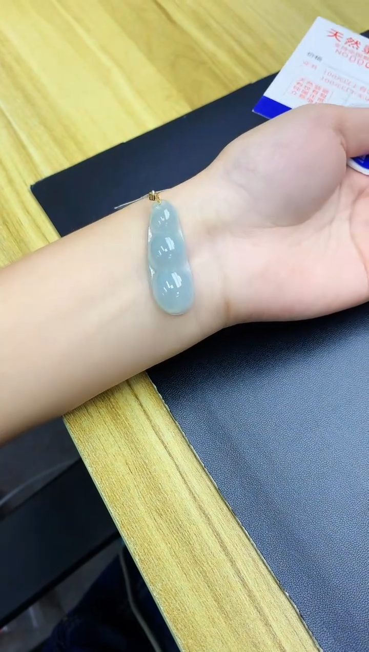 颈饰18K金镶嵌翡翠天然A货